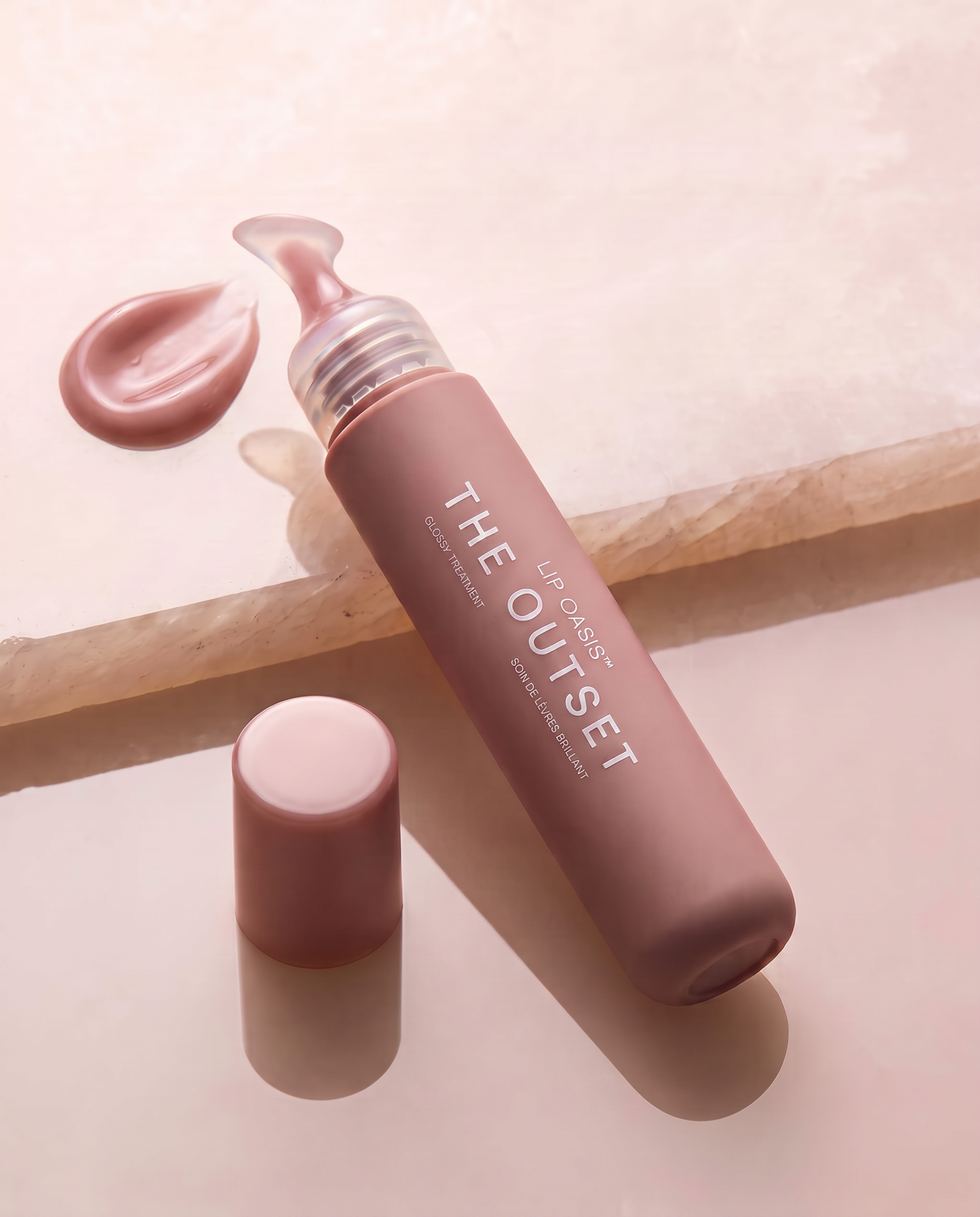 Lip treatment with a luminous finish